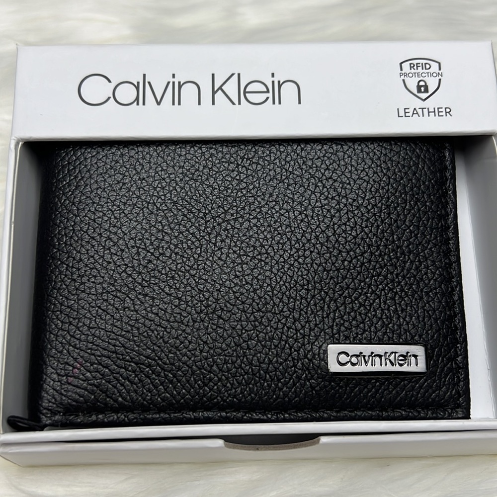NWT Calvin Klein Black Pebble Leather RFID Protection Bifold Wallet New in Box